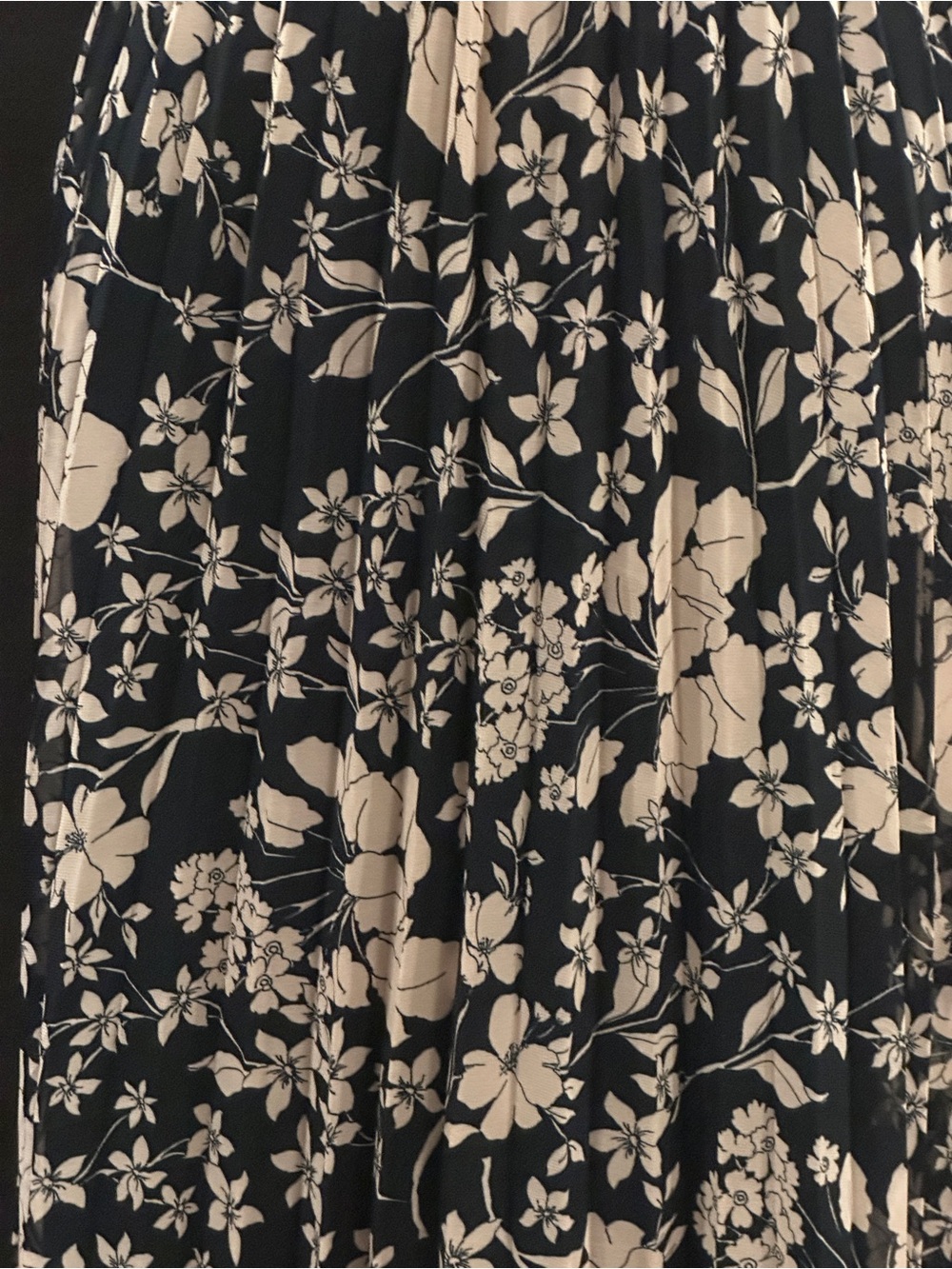Jessica Howard Midnight NavyFloral Pleated Maxi Skirt with Cream Print - Picture 4 of 10